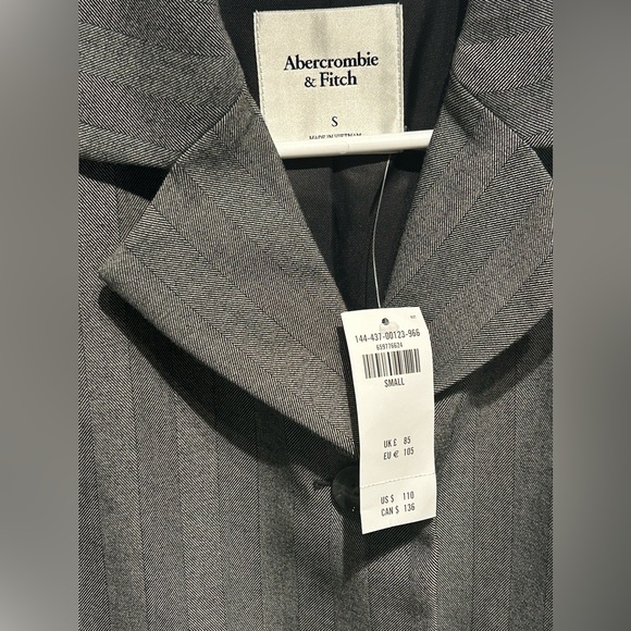 A&F Cropped Blazer Gray Pattern. - Picture 7 of 10